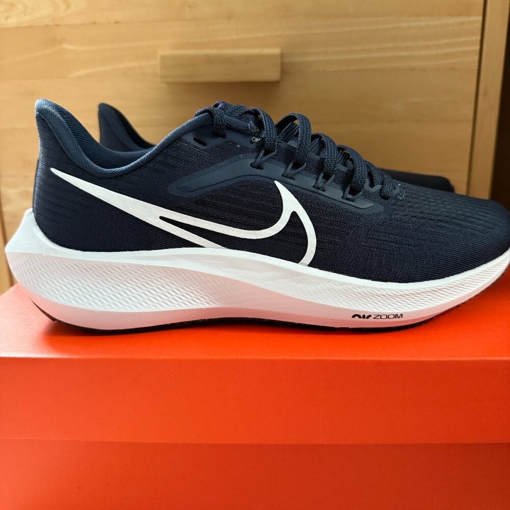 W Nike Air Zoom Pegasus running shoes, sz7.5, NIB